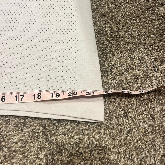 Lululemon Swiftly Breath off White Perforated Short Sleeve T-Shirt Size M - Picture 8 of 8